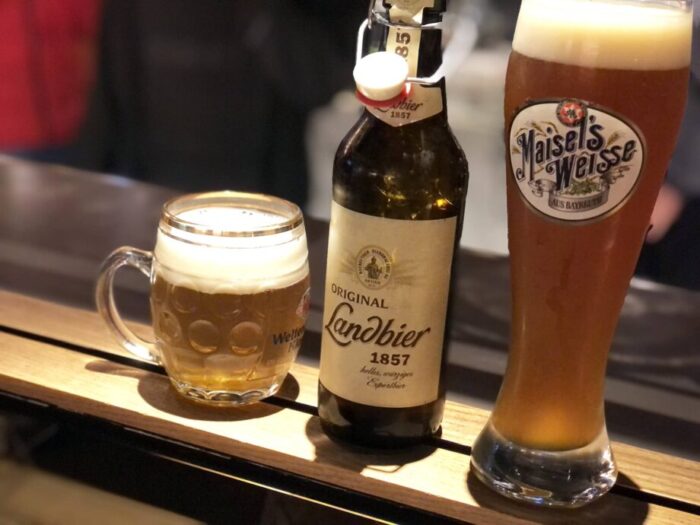 地ビールのボトルとグラス