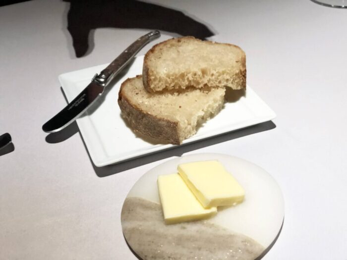 台北・安和路のフレンチレストラン　Ephernitéのパンとバター