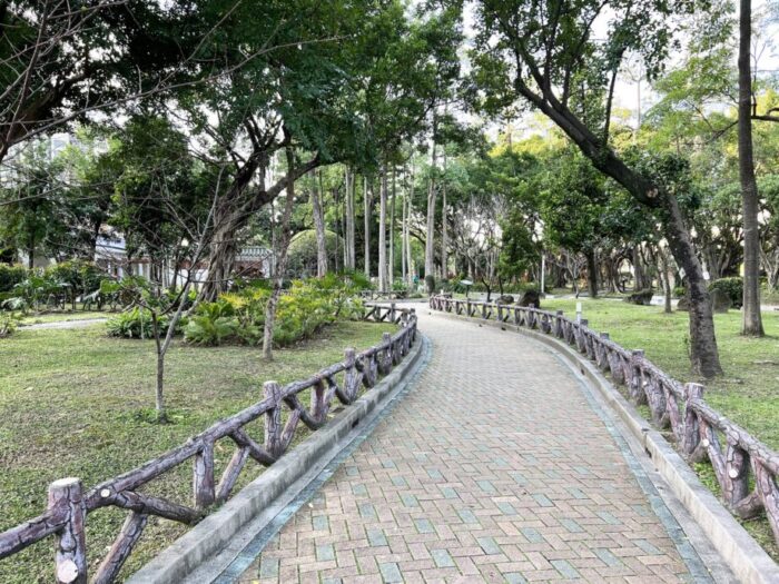 台北の観光スポット　中正紀念堂敷地内にある公園の風景