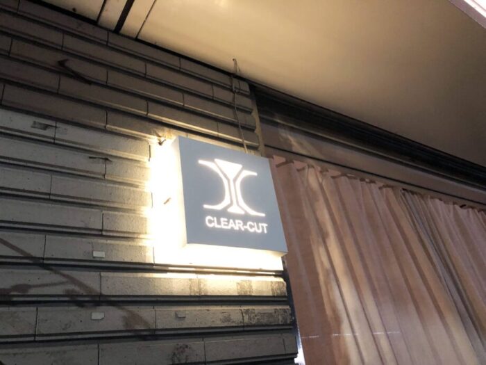 台北にあるおしゃれなカクテルバー Clear-Cut Barの看板ロゴ