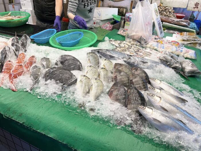 桃園にある観光漁港、竹圍漁港（竹囲漁港）の新鮮な魚介