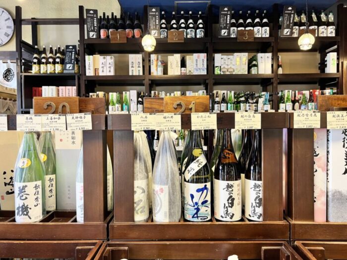 新潟駅グルメ・おみやげ　ぽんしゅ館 新潟駅店の日本酒コーナー