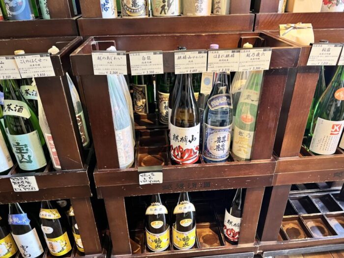 新潟駅グルメ・おみやげ　ぽんしゅ館 新潟駅店の日本酒コーナー
