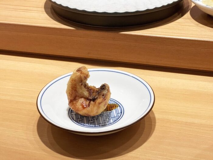 台北・大安エリアにある寿司店 初魚 鮨で味わった穴子