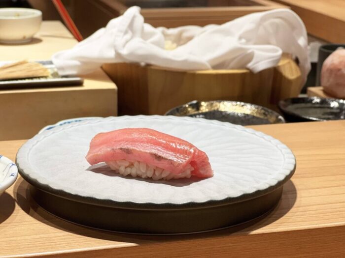 台北・大安エリアにある寿司店 初魚 鮨で味わった中トロ