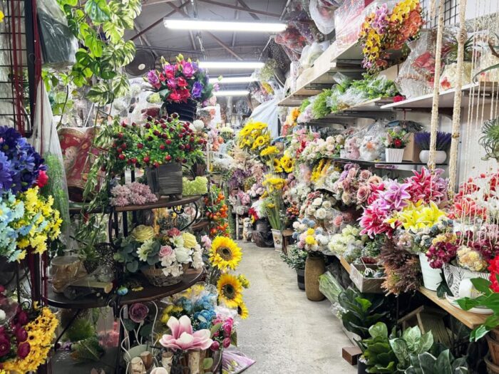台南の週末限定フラワーマーケット、南門假日花市の造花専門店