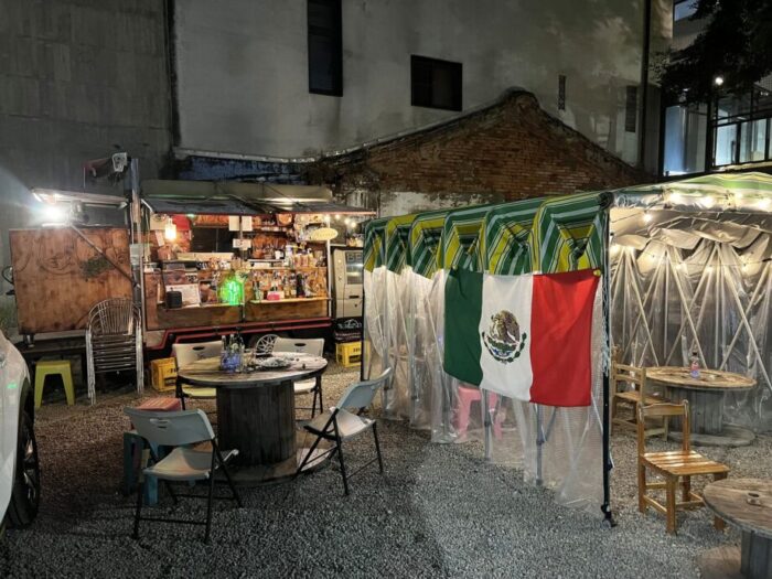 台南・海安路にあるメキシカン料理が味わえるバー、MexCafe 老墨酒吧の外観