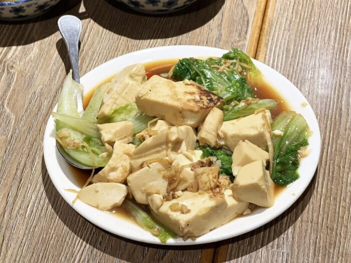 恆春（ヘンチュン）にある台湾料理のお店、北門家常菜で食べた豆腐の炒めもの
