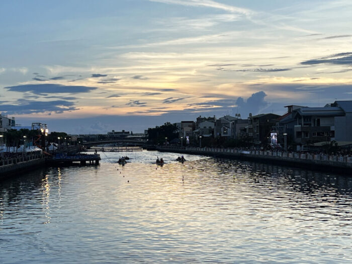 台湾の端午節 台南・安平運河で開催されたドラゴンボートレース　夕方の風景