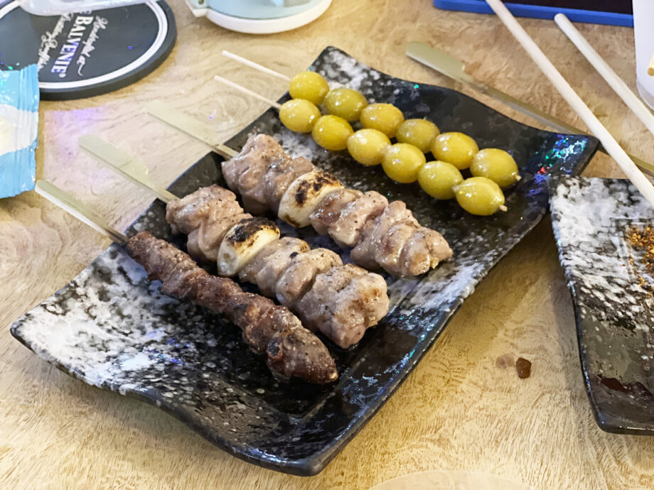 台南・友愛市場に夜だけオープンする焼き鳥屋さん　夜。遊 焼き鳥 串燒酒場の料理