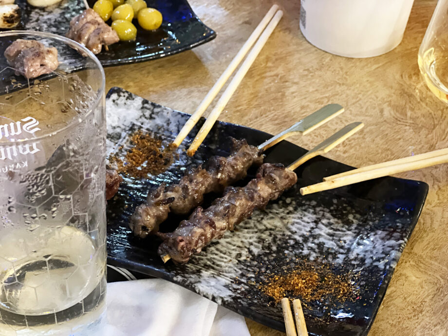 台南・友愛市場に夜だけオープンする焼き鳥屋さん　夜。遊 焼き鳥 串燒酒場の料理