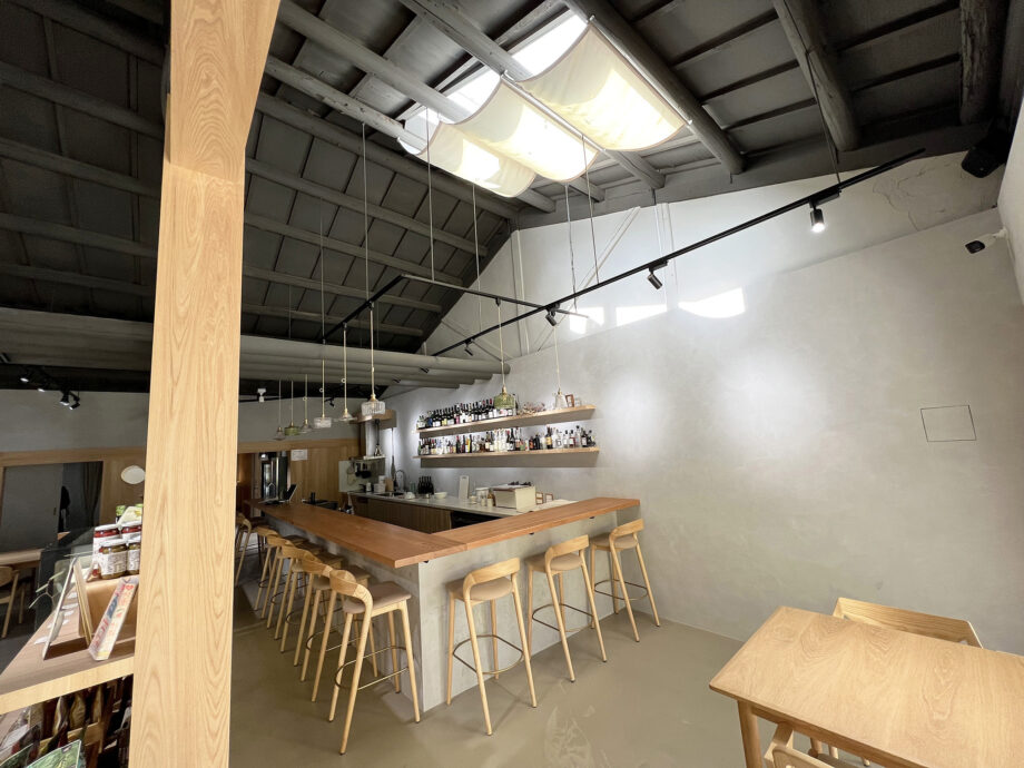 台南のワインショップ ARIORI Wine & Food のテイスティングエリア