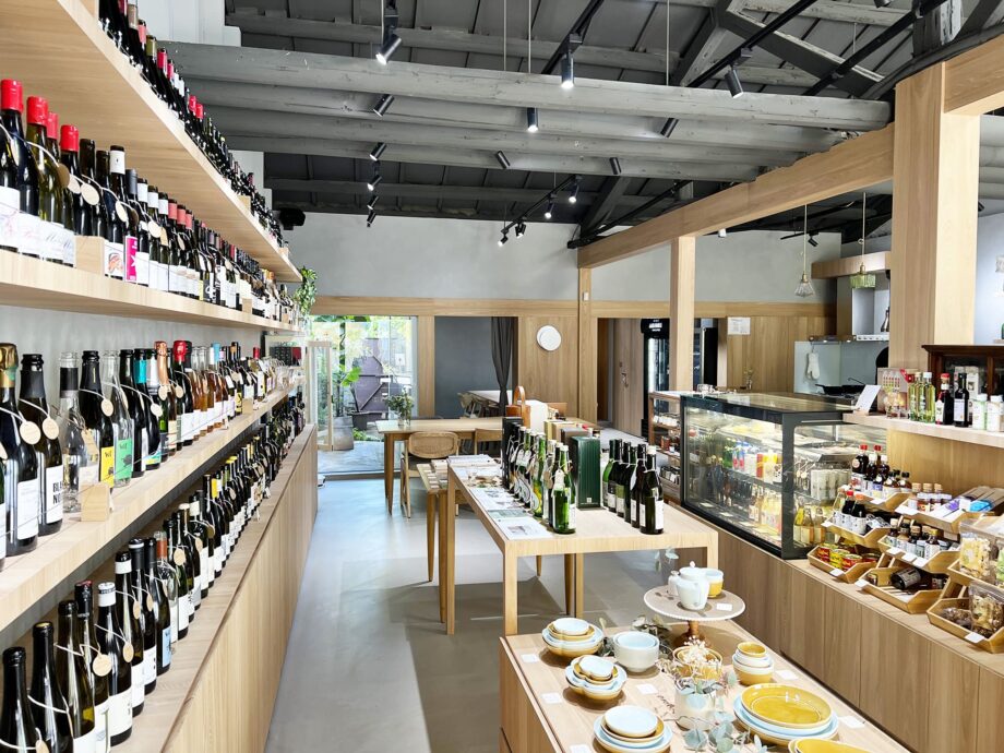 台南のワインショップ ARIORI Wine & Food のショップスペース